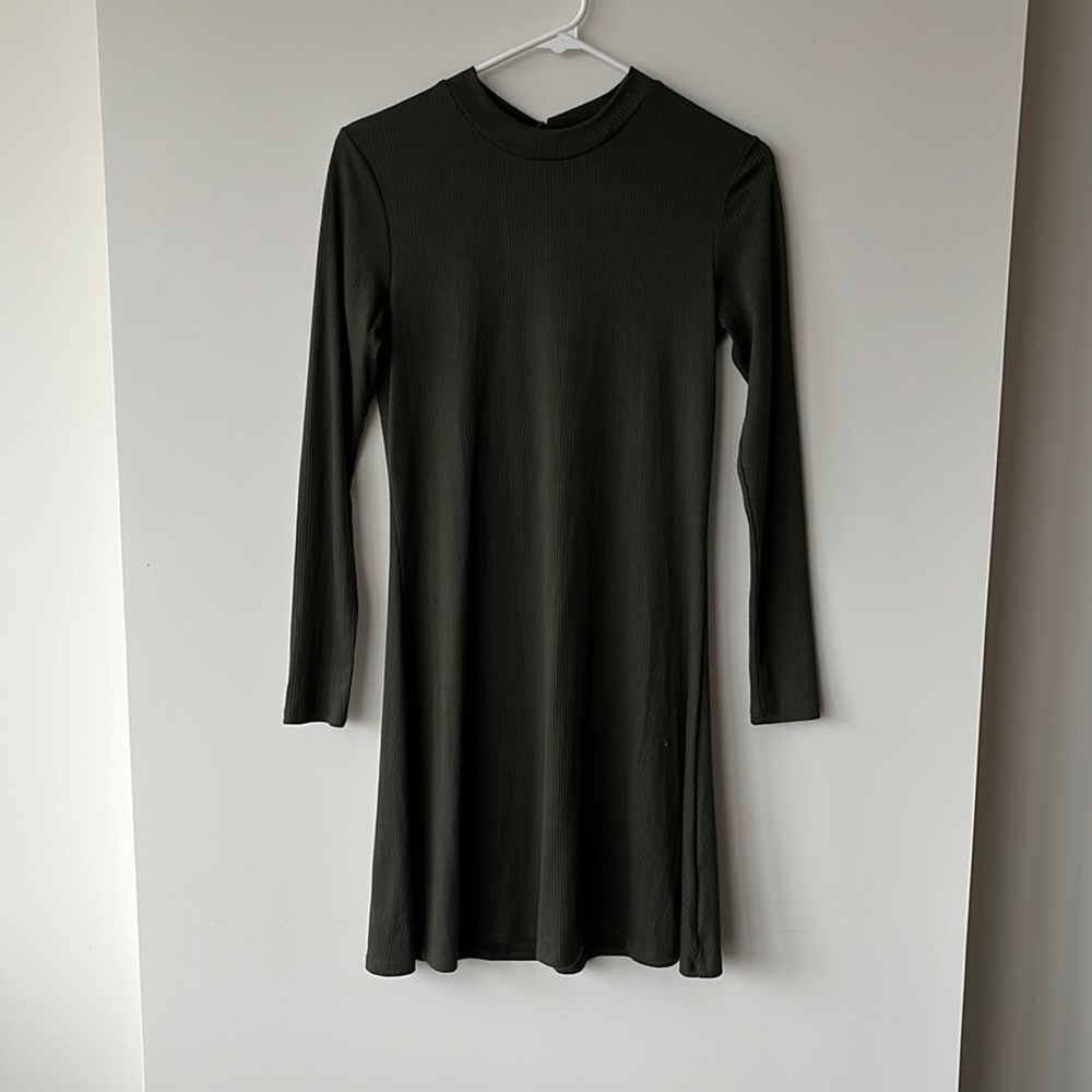 Green long sleeve dress